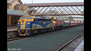 B76 and P17 depart a wet Bendigo on a late running 9095 Mitiamo grain- 8/6/23