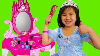 Princess Make-Up Routine Pretend Play with Jannie
