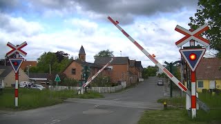 Spoorwegovergang Nyrup (DK) // Railroad crossing // Jernbaneoverskæring