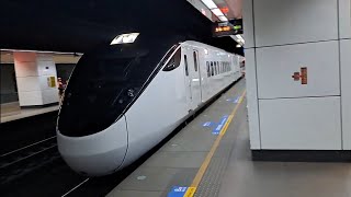 143次七堵發車經由山線開往潮州的EMU3000型十二輛編組EMU3027皮蛋豆腐騰雲號綠色帶新城際自強號列車，176次潮州發車經由山線開往瑞芳的PP自強號