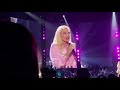 Gwen Stefani surprised Blake Shelton fans with “Don’t Speak” (Omaha, NE August 18, 2021)