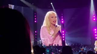 Download Gwen Stefani surprised Blake Shelton fans with “Don’t Speak” (Omaha, NE August 18, 2021) mp3