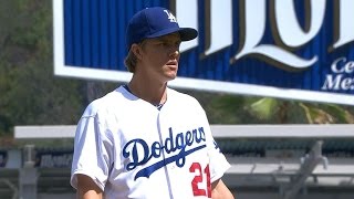 COL@LAD: Greinke fans six to earn win No. 17