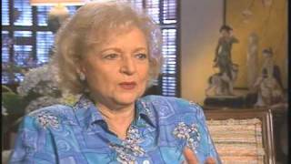 Betty White discusses the finale of the Mary Tyler Moore Show - EMMYTVLEGENDS.ORG