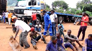 Agataliikonfuufu POLIISI EYODDE ABANTU 30 ABASANGIDDWA MU GARAGE BATEMA FUSO EZIBE