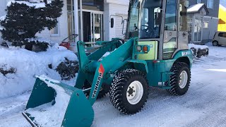 ホイル（ショベル）ローダーで除雪です。画面揺れます（苦笑）。