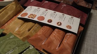 銀座あけぼの YOSHIKIで話題の【チーズおかき】を食べてみた！食レポ付き！【お土産開封】