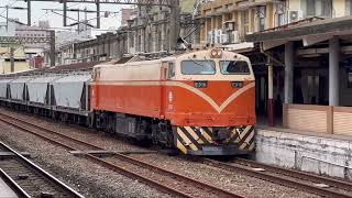 02/05/2025 台鐵 7102次 穀物列車 本務E316電力機車 新竹停車再開 / TRA GE E42C leading grain hoppers,Hsinshu stop and go