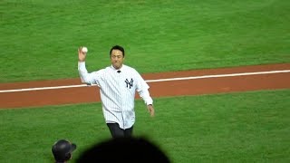 日米野球　マツダスタジアムで黒田さんの始球式