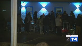 Hundreds line streets outside marijuana dispensary in Illinois ahead of opening