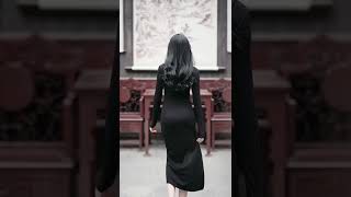 街拍(692) 漂亮小姐姐抬腿的一瞬间可以打几分？#街拍美女 #shorts #tiktok #抖音 #太古里 #成都 #网红 #小姐姐  #熟女 #少妇 #光棍 #单身狗 #大长腿 #擦边球 #选妃