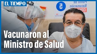 Ministro de salud y protección social Fernando  Ruiz Gómez recibe vacuna del Covid 19
