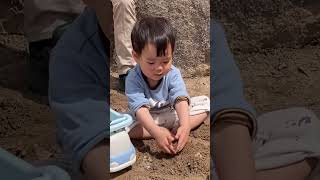 綺麗好き1歳児による砂遊びデビュー