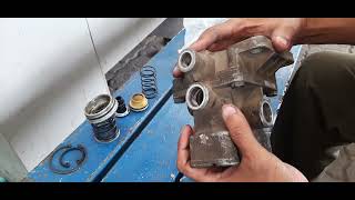 Maintenance of a deflated 3-axis trailer split valve. Buy goods Contact +84389898100