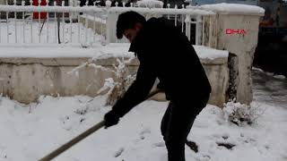 Başkale'de kar ve soğuk, hayatı olumsuz etkiledi