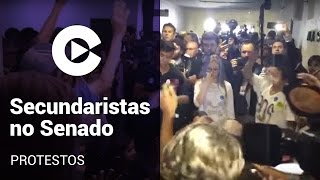 Secundaristas protestam no Senado