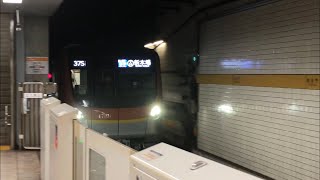 東京メトロ最新型車両17000系17101編成が入線警笛を鳴らしながら到着するシーン