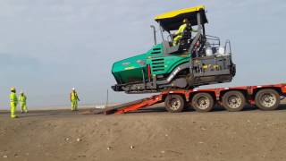 Descargando Pavimentadora Vogele CONCAR