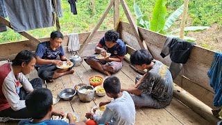 Duduk Melingkar, Berbagi Rejeki Melalui Pekerjaan, Menu Makan siang Pepaya Muda