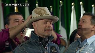 Gord Downie remembered by man who gifted him feather at AFN ceremony
