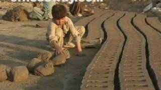 Afghan refugee children of brick factory　アフガン難民の子どもたち