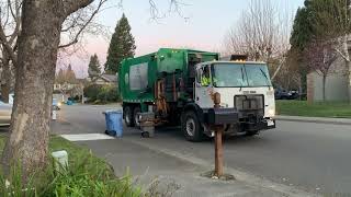 5 North Bay trucks in a morning yard waste and garbage haul!