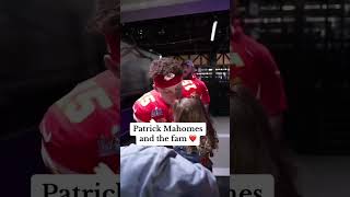 This pregame moment between Patrick Mahomes and fam ❤ #shorts