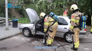 Auto brandt uit naast Esso tankstation in Velp