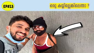 കൈ ഇല്ലാത്ത ആള്‍ ചെയ്യുന്നത് കണ്ടോ...