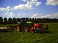 www.trekkertrekker.nl gras maaien met de john deere 6920