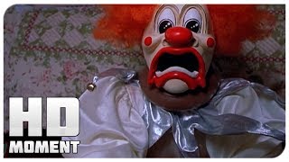 На Рэя напал клоун - Очень страшное кино 2 (2001) - Момент из фильма