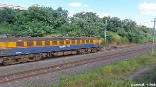 3+ Hours Late Running Kolhapur Bound Koyna Express Led By WCAM3 Speeds Towards Chinchwad