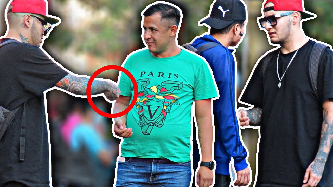 Dando Limosna A Desconocidos Broma Youtube