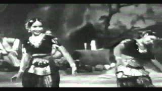 aplam chaplam-Wonder of two sisters-lata-usha mangeshkar & sayee-subhulaxmi-Azaad (1955) ,آزاد