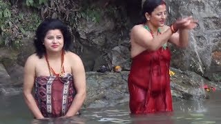 Holy Bath of Hindu Women | World Wide