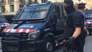 Directo: Los Mossos desmontan la acampada independentista de plaza Sant Jaume