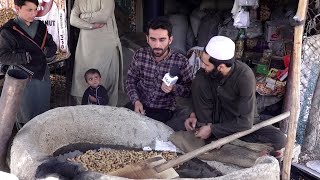 Pine nuts baking in Chahar Asyab district, Kabul / چلغوزه پزی در ولسوالی چهار آسیاب