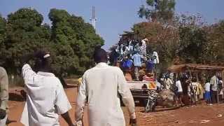 gerrysuganda 2014 Market nr lake 4 offloading lorry of produce and people!