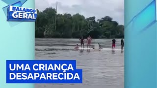 Ônibus que estava em balsa cai dentro de rio e deixa uma criança desaparecida no Pará