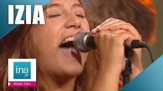 Izia "Back in town" (live officiel) | Archive INA