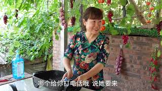 好久没吃烤肉了，燕子带婆婆上街买食材回家自己做，正好朋友来了