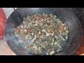 30 साल से सुअर का कुण्डी वाला काला कबाब बना रही है ये महिला cooking pig kabab u0026 recipe part 2