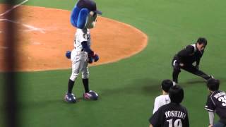 12/04/08 おまけ 準備運動するドアラ