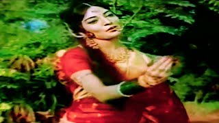 Dhani Chunri Pahan Sajke Banke Dulhan-Hare Kaanch Ki Chooriyan 1967 Biswajit Chatterjee, Naina Sahu