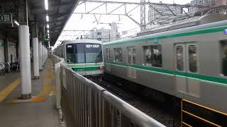 東京メトロ千代田線・JR常磐緩行線　綾瀬駅0番ホームから東京メトロ05系各駅停車が発車