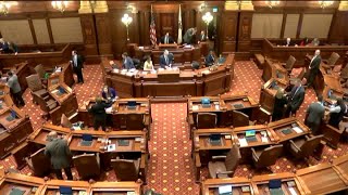 Illinois Senate OKs $15 minimum wage, moves to House