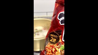 餅入れの激辛辛ラーメンポックンミョン(炒め麺) #shorts