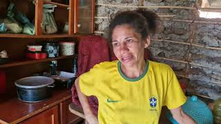 DONA SANDRA FELIZ COM O ANDAMENTO DA CASA