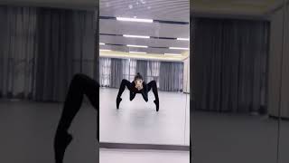 性感美女舞者蜘蛛腿挑戰 Sexy beauty dancer spider leg challenge