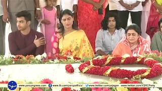 YSRCP President YS Vijayamma & Family members paid homage to Dr. YSR on the occasion of Christmas